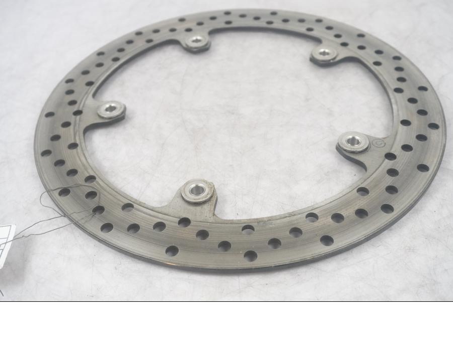 Framsidan på Bromsskiva från en BMW F 800 GT -2015 motorcykel.