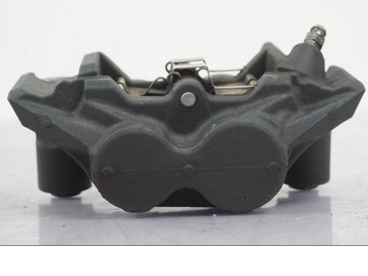 Snett nerifrån på Bromsok från en Yamaha MT-09 -2016 motorcykel.