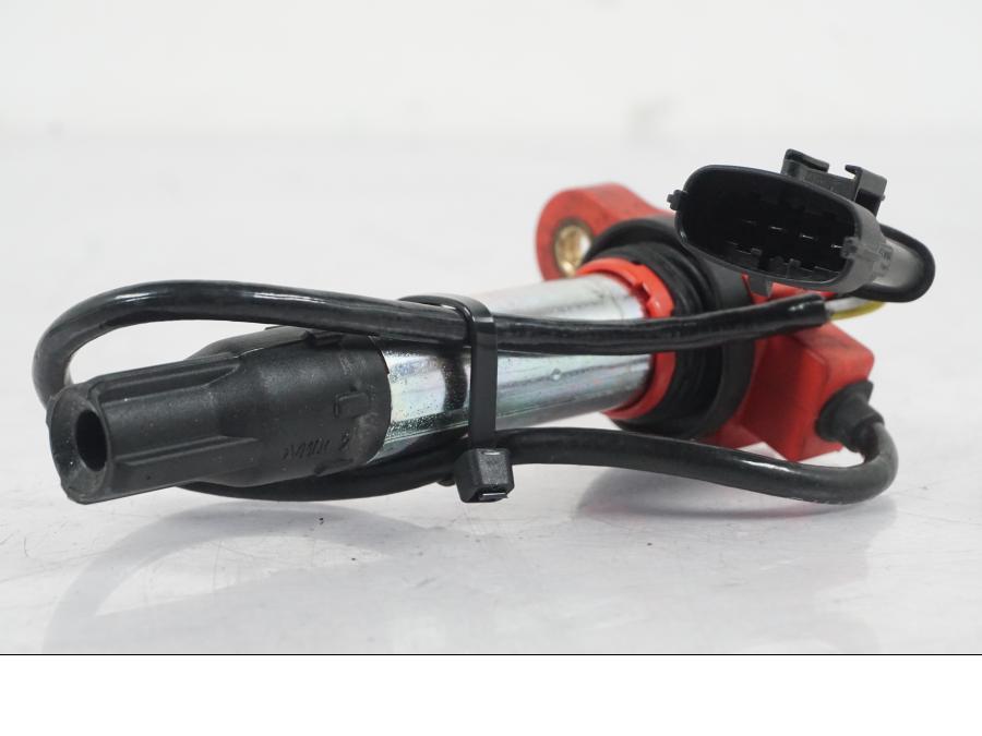 Baksidan på Tändspole från en MV Agusta Dragster -2014 motorcykel.