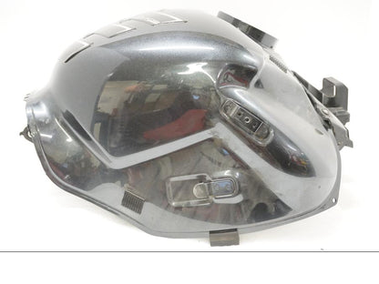 Höger sida på Bensintank från en Suzuki GSX 1300 BK -2008 motorcykel.