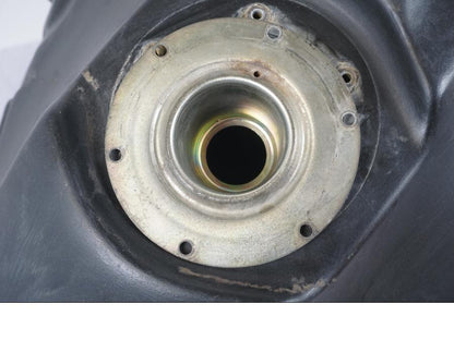 Baksidan på Bensintank från en BMW R 1200 GS -2005 motorcykel.