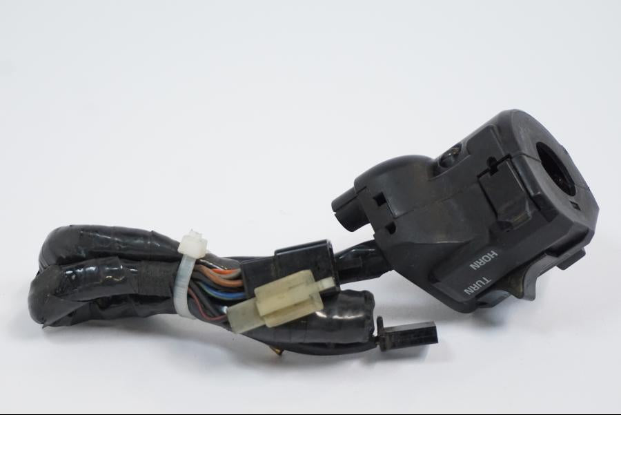 Höger sida på Styrelreglage från en Kawasaki GPZ 900 -1989 motorcykel.