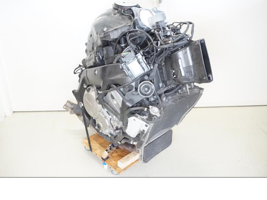 Framsidan på Motorpaket från en BMW S 1000 XR -2019 motorcykel.