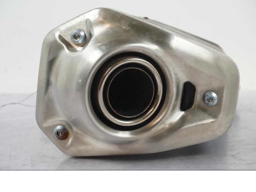 Snett uppifrån på Ljuddämpare från en Kawasaki Z 900 -2019 motorcykel.