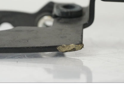 Vänster sida på <p>Instrumentpanelsfäste från Husaberg FS 650 E 2004.</p>

<p>Lacksläpp finns se bilder.</p> motorcykel.