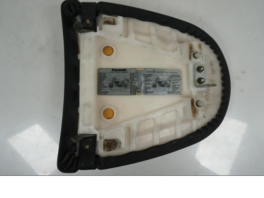 Extrabild2 på Sadel från en Kawasaki Z 750 -2006 motorcykel.