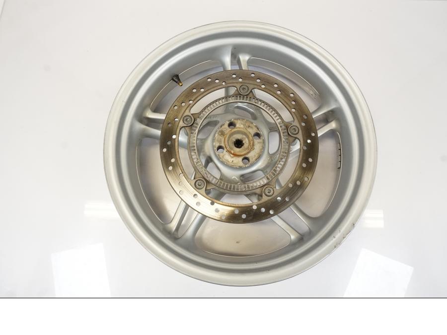 Framsidan på Hjulpaket från en BMW R 1150 RS -2003 motorcykel.