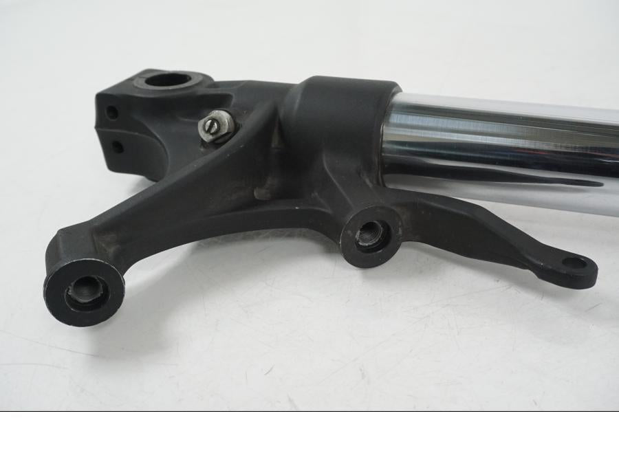 Vänster sida på Gaffelben från en Yamaha YZF 1000 R1 -2006 motorcykel.