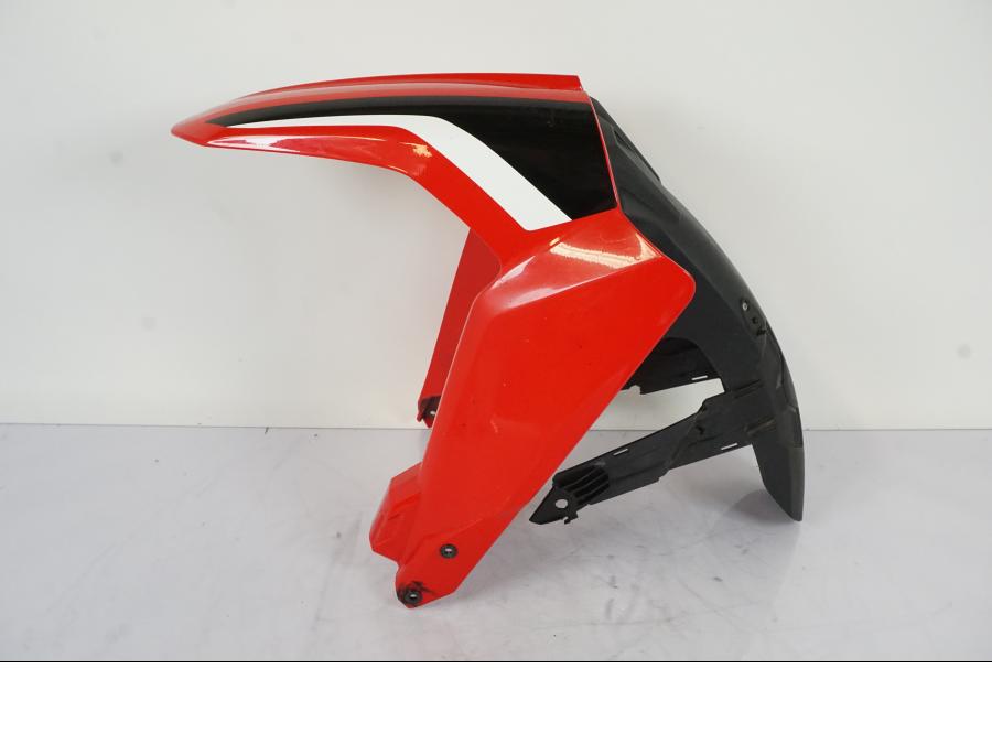 Snett uppifrån på Framskärm från en Honda CRF 1000 Africa Twin -2016 motorcykel.