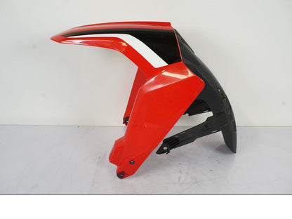 Snett uppifrån på Framskärm från en Honda CRF 1000 Africa Twin -2016 motorcykel.