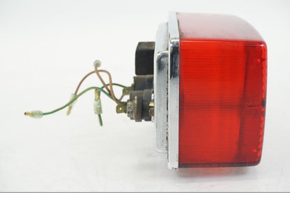 Snett uppifrån på Baklampa från en Honda CB 750 -2002 motorcykel.