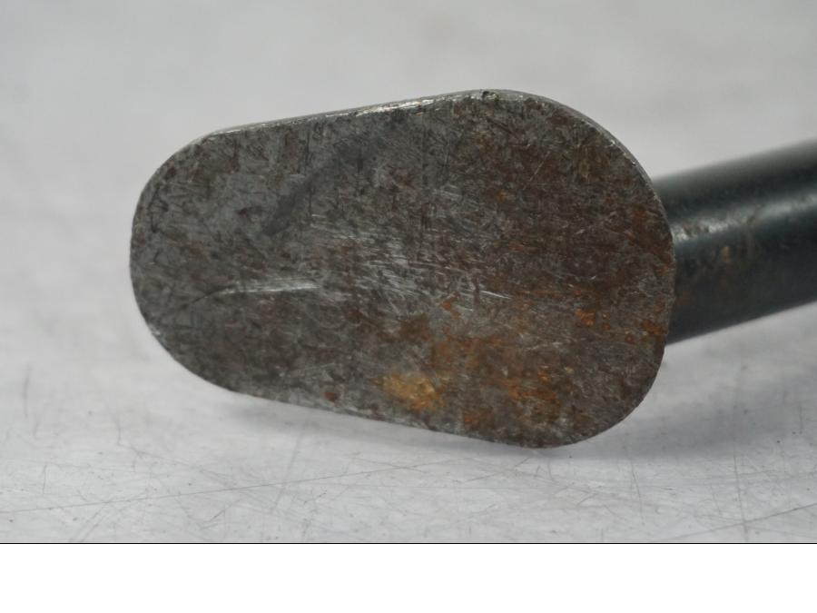 Snett nerifrån på Sidostöd från en BMW R 1200 R -2007 motorcykel.