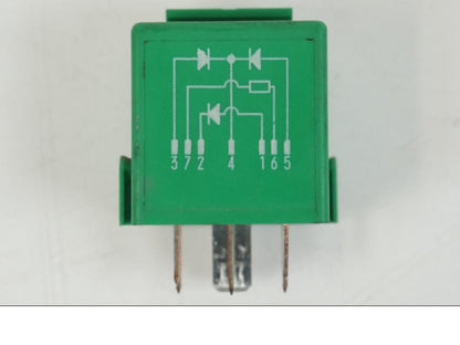 Vänster sida på Relä från en BMW F 650 CS -2002 motorcykel.