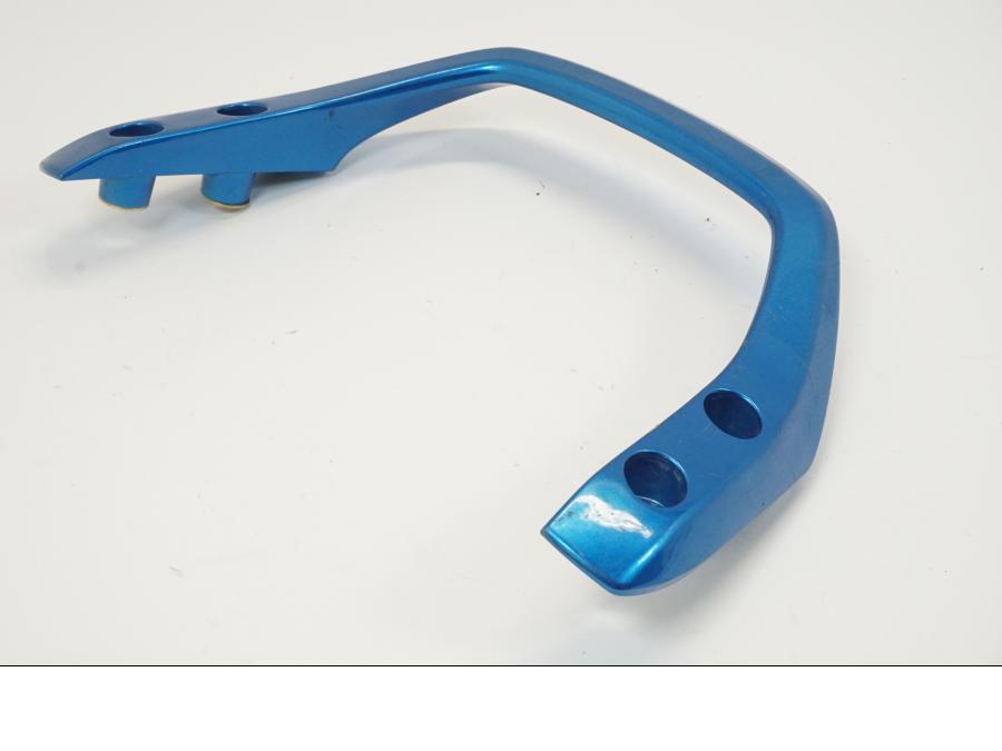 Baksidan på Passagerarhandtag från en Yamaha FZ-S 600 -2001 motorcykel.