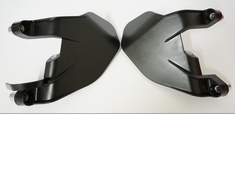 Höger sida på Bensintankskydd från en KTM 1290 Super Adventure -2020 motorcykel.