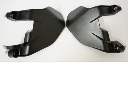 Höger sida på Bensintankskydd från en KTM 1290 Super Adventure -2020 motorcykel.