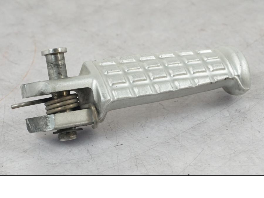 Framsidan på Fotpinne från en Triumph Daytona 955I -2000 motorcykel.