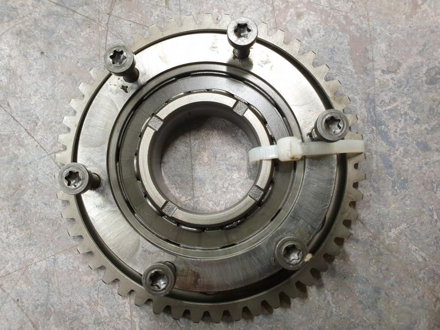 Framsidan på Startkoppling från en Honda CBR 900 RR -2002 motorcykel.