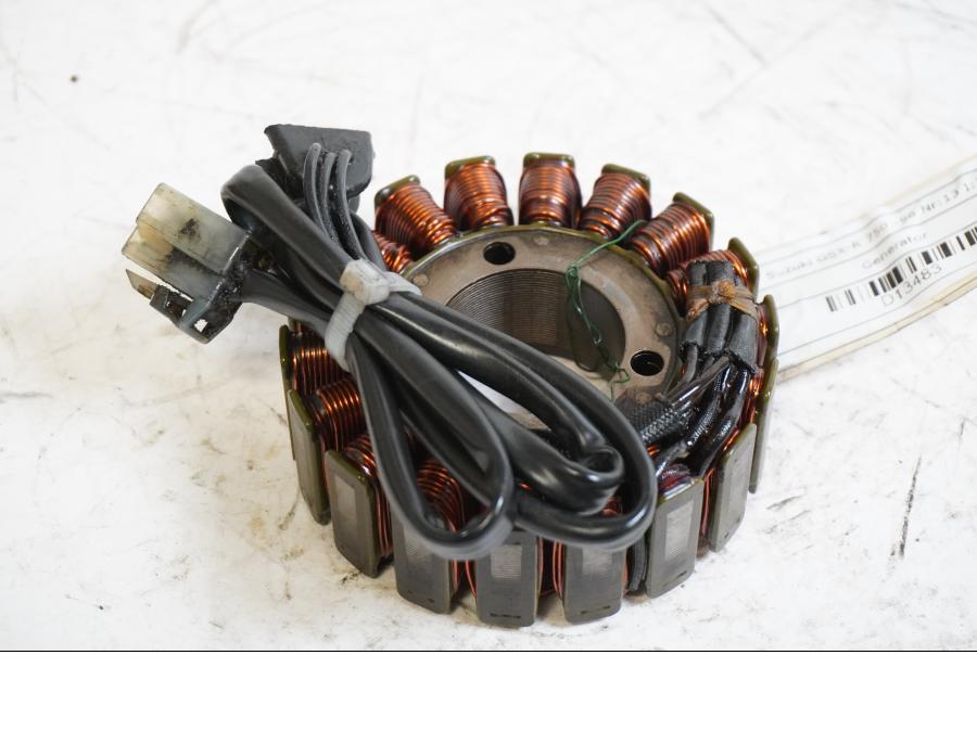 Framsidan på Generator från en Suzuki GSX-R 750 -1996 motorcykel.