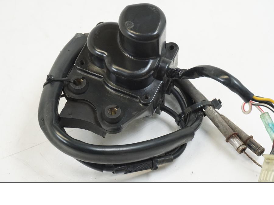 Snett nerifrån på Avgasspjällmotor från en Yamaha YZF 1000 R1 -2001 motorcykel.