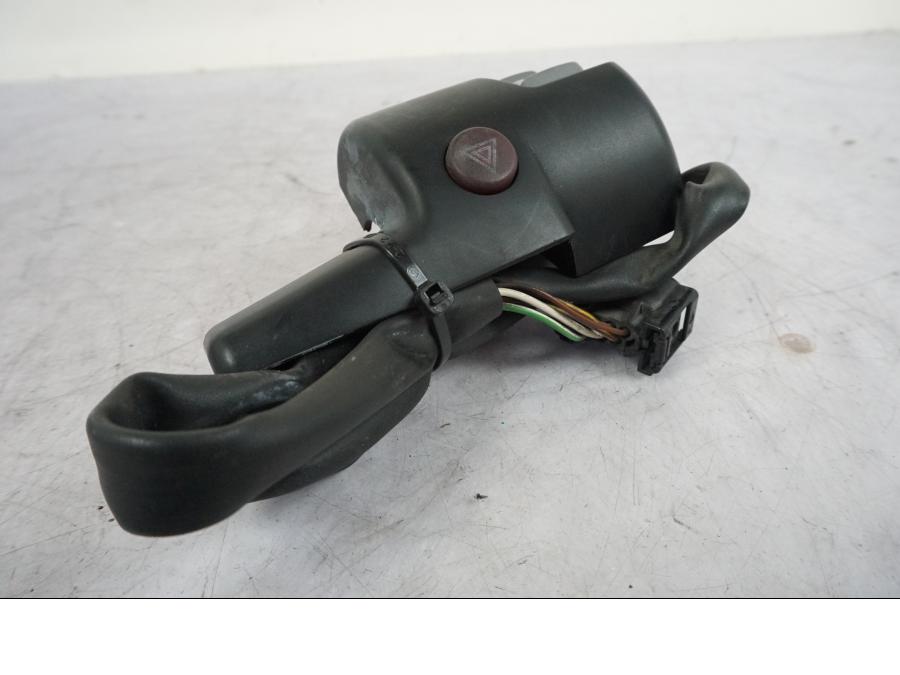 Höger sida på Styrelreglage från en BMW R 850 R -2004 motorcykel.