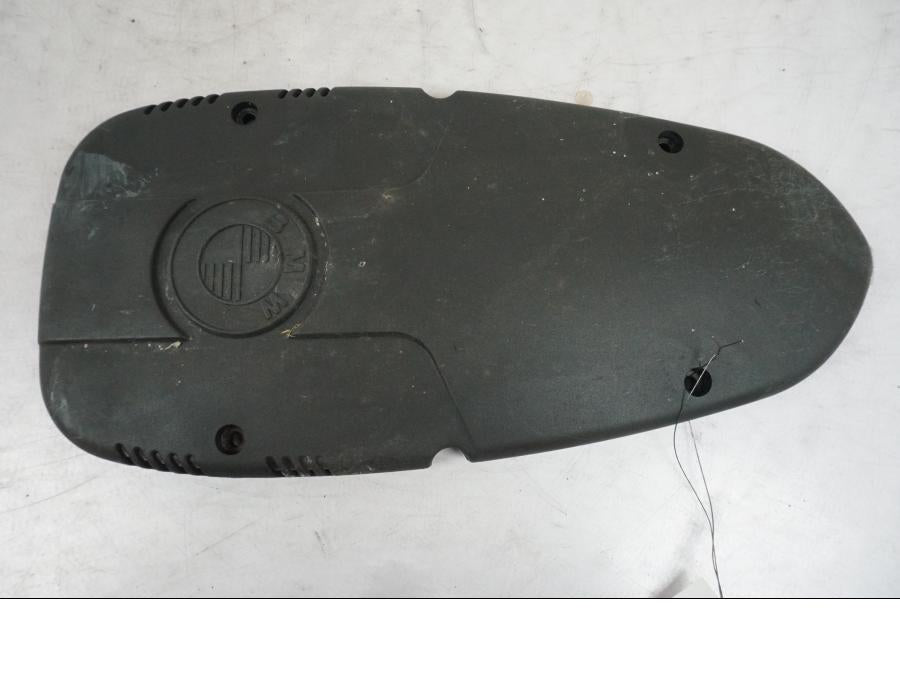 Framsidan på Generatorkåpa från en BMW R 850 R -2004 motorcykel.