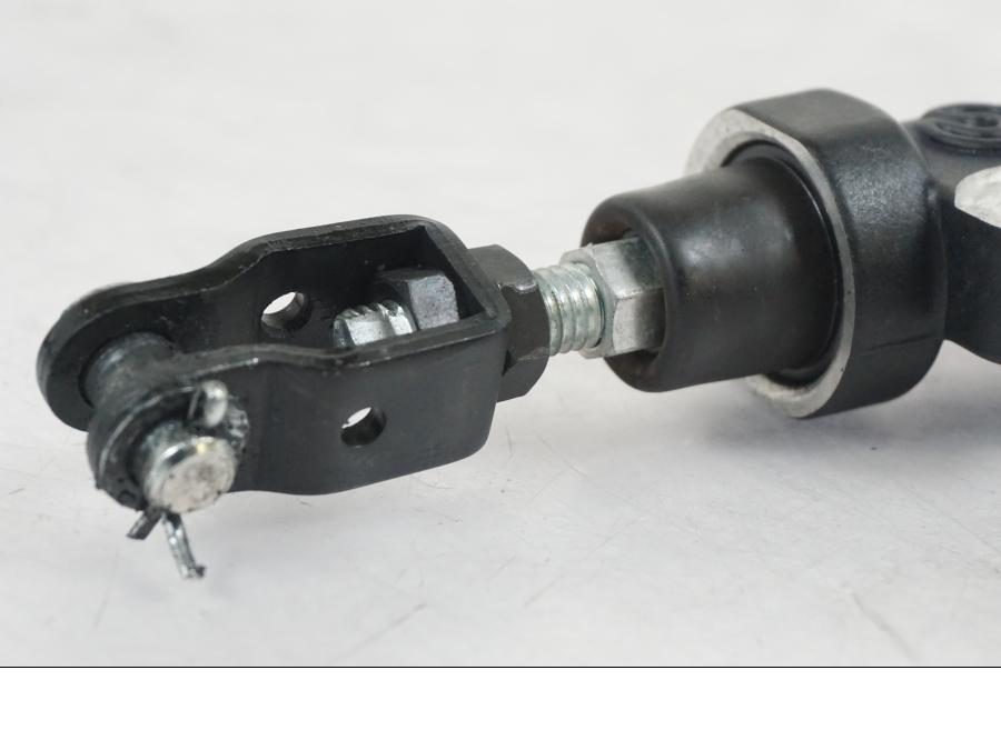 Baksidan på Bromshuvudcylinder från en Yamaha MT-09 -2019 motorcykel.