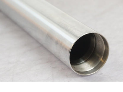 Snett nerifrån på Gaffelben från en Honda VT 750 -2004 motorcykel.