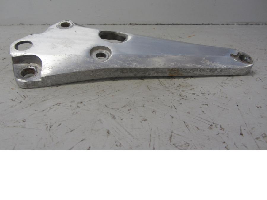 Baksidan på Fotpinnefäste inre från en Suzuki GSX 400 -1984 motorcykel.