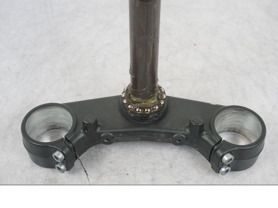 Vänster sida på Gaffelkrona från en Yamaha MT-09 -2016 motorcykel.