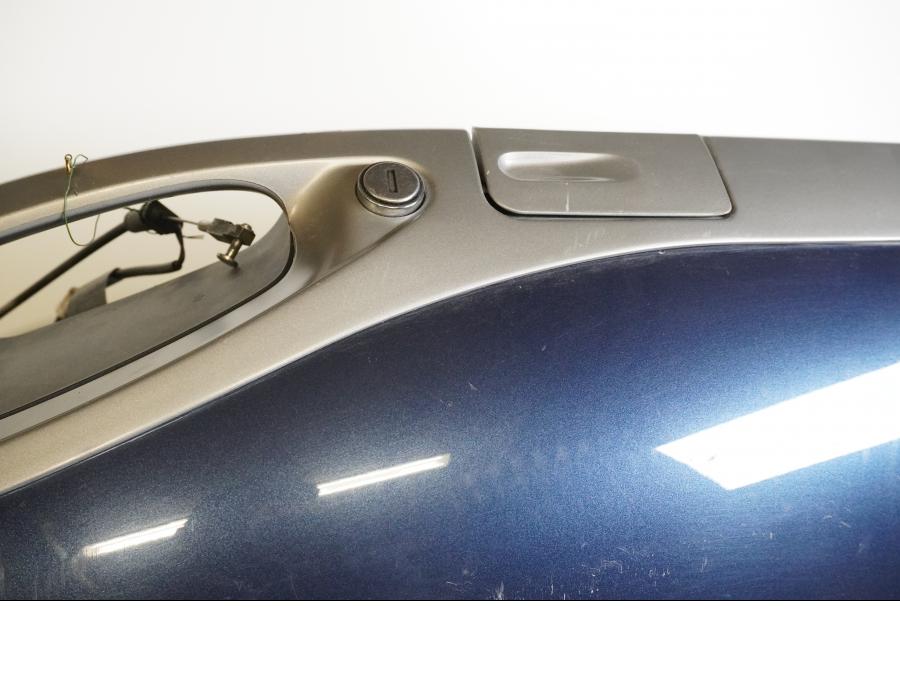 Snett uppifrån på Sidoväska från en BMW K 1200 LT -2004 motorcykel.