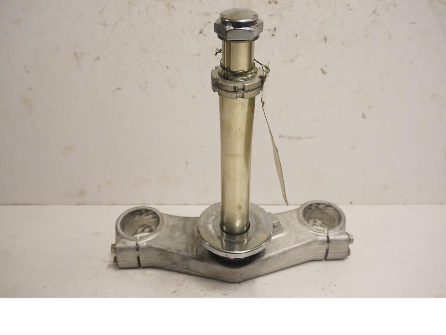 Framsidan på Gaffelkrona från en Suzuki DL 1000 -2006 motorcykel.