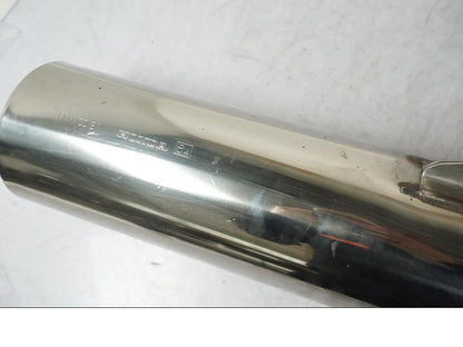 Höger sida på Ljuddämpare från en Honda CBR 1100 XX -2000 motorcykel.