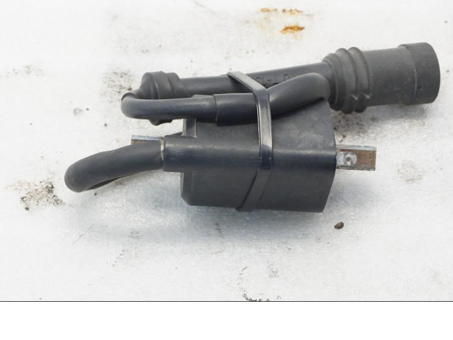 Framsidan på Tändspole från en Yamaha XVS 650 -1999 motorcykel.