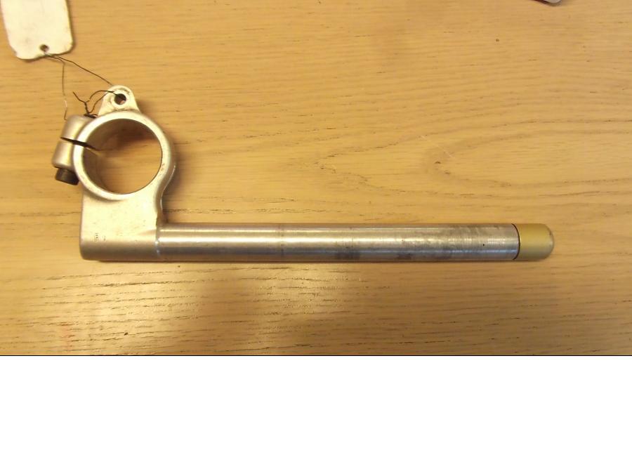 Baksidan på Styre från en Suzuki GSX-R 750 -1988 motorcykel.