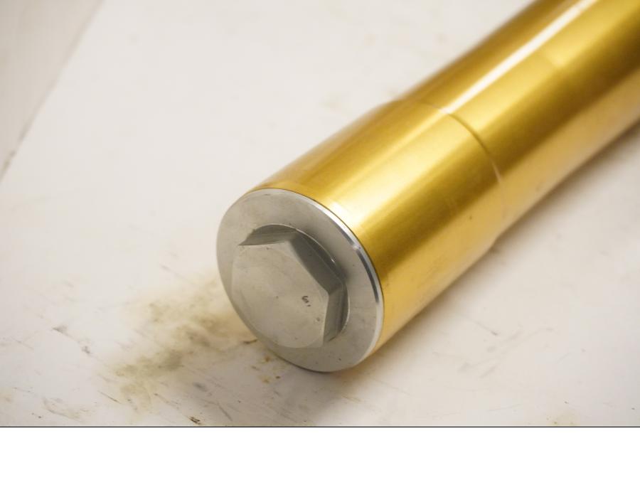 Snett uppifrån på Gaffelben från en Honda CRF 250 -2013 motorcykel.