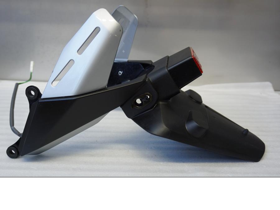 Höger sida på Skylthållare från en Honda CBR 600 RR -2004 motorcykel.