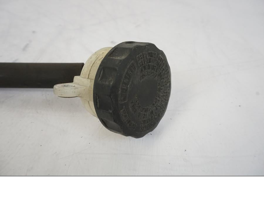 Vänster sida på Bromshuvudcylinder från en Honda VFR 750 -1994 motorcykel.