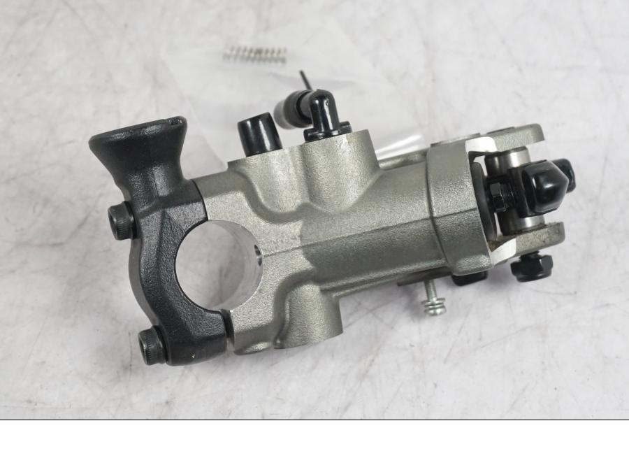 Höger sida på Bromshuvudcylinder från en Ducati Multistrada V4 -2024 motorcykel.