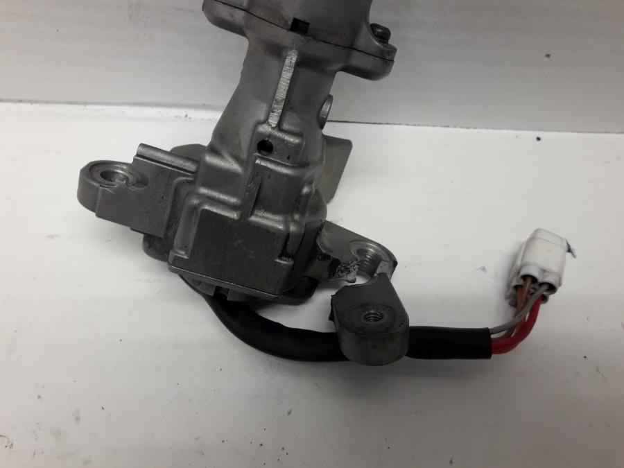 Höger sida på Låssats från en Suzuki GSX-S 1000 -2018 motorcykel.