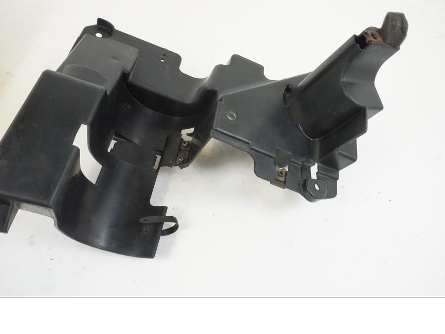 Höger sida på Verktygslåda från en Yamaha XVS 1100 -2004 motorcykel.