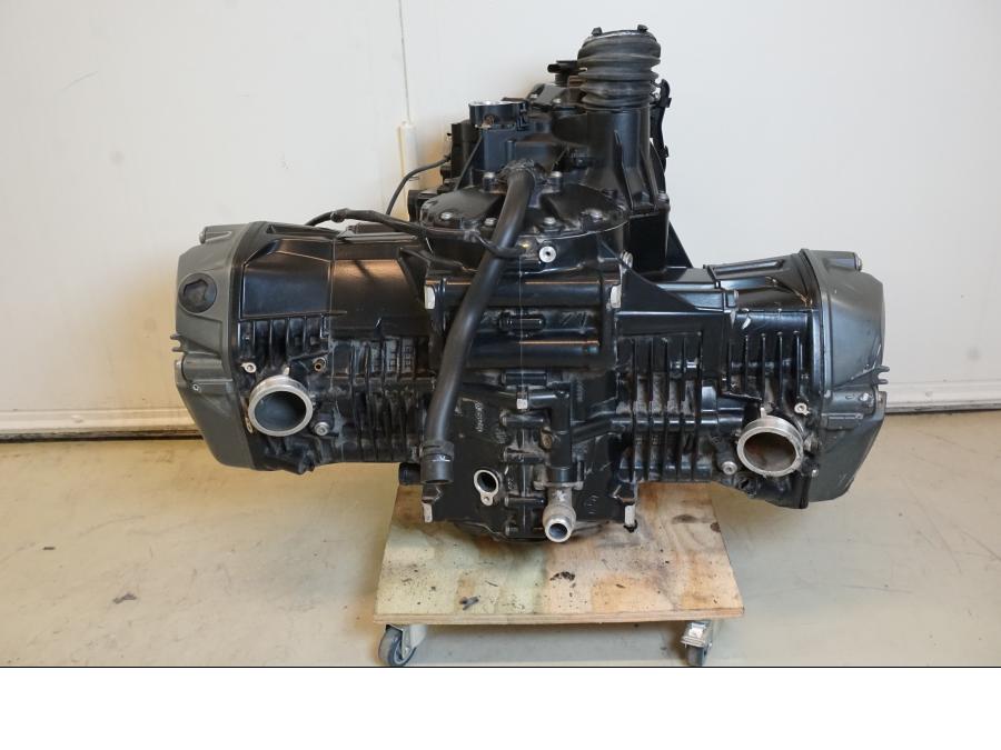 Baksidan på Motor från en BMW R 1250 GS -2019 motorcykel.