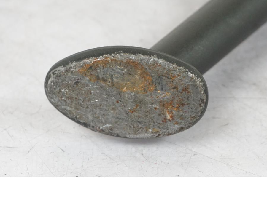 Baksidan på Sidostöd från en Kawasaki Z 900 -2019 motorcykel.