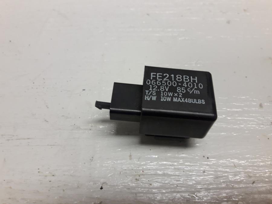 Framsidan på Blinkersrelä från en Yamaha XSR 900 -2016 motorcykel.