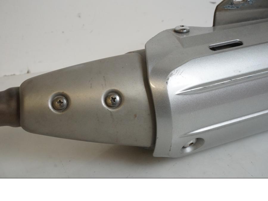 Vänster sida på Ljuddämpare från en Yamaha XT 660 R -2004 motorcykel.
