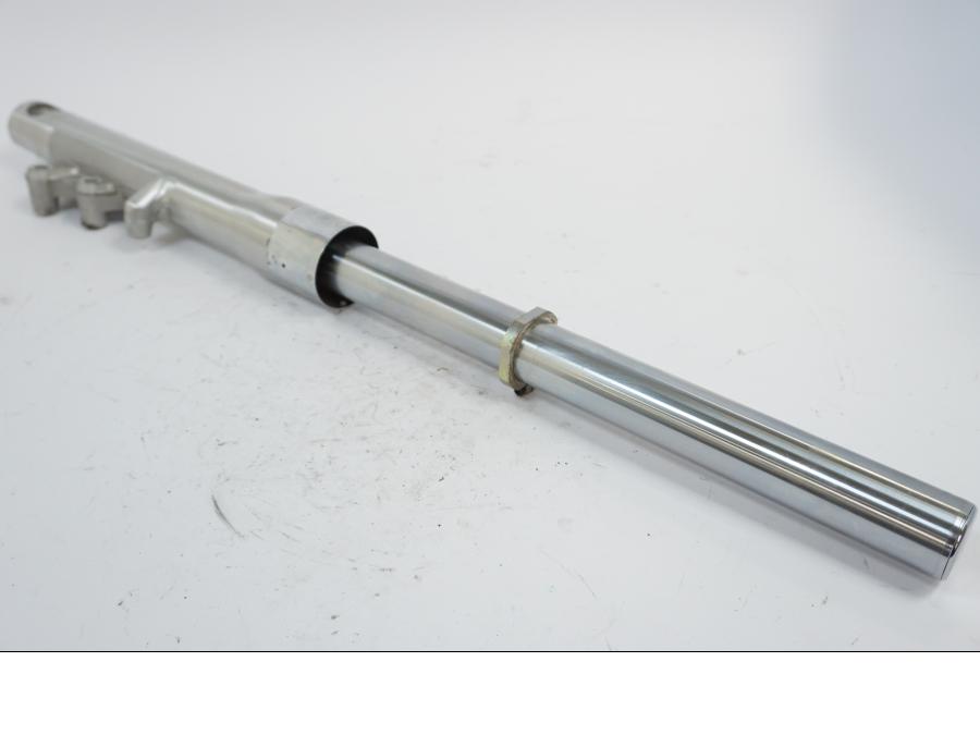 Höger sida på Gaffelben från en Kawasaki VN 1500 -2002 motorcykel.