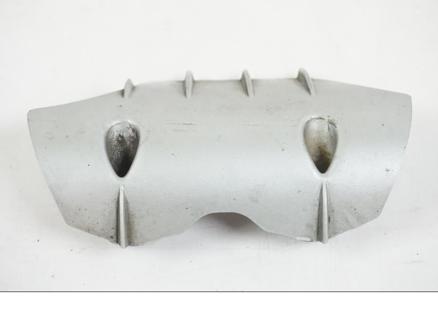 Baksidan på Motorkåpa från en BMW F 650 CS -2002 motorcykel.