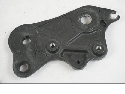 Baksidan på Fotpinnefäste inre från en Yamaha MT-07 -2019 motorcykel.