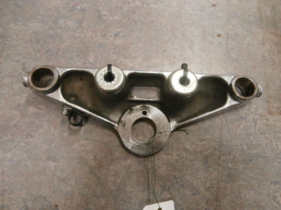 Baksidan på Gaffelkrona från en H-D Softail Custom FXSTC -1987 motorcykel.