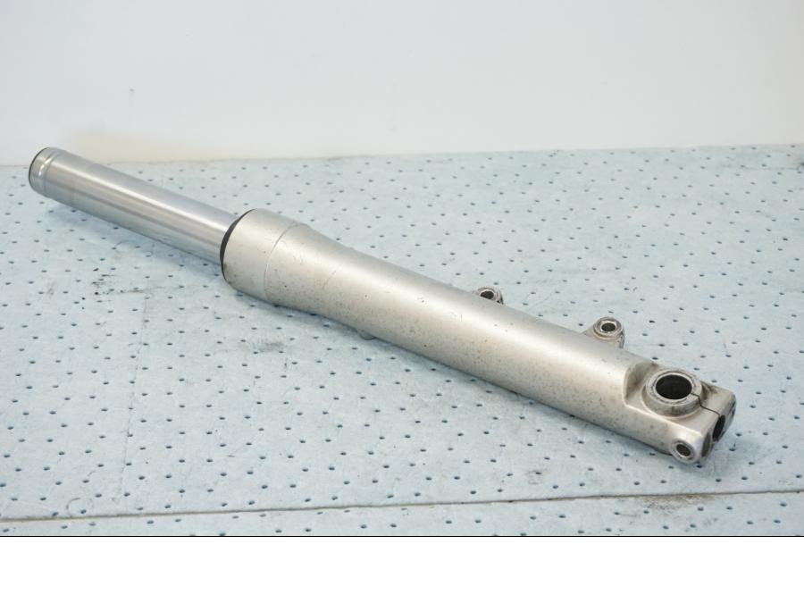 Höger sida på Gaffelben från en Honda SH 300 A -2011 scooter.